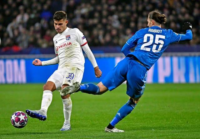 半岛体育官网入口-里昂新援入选国家队，备战国际比赛