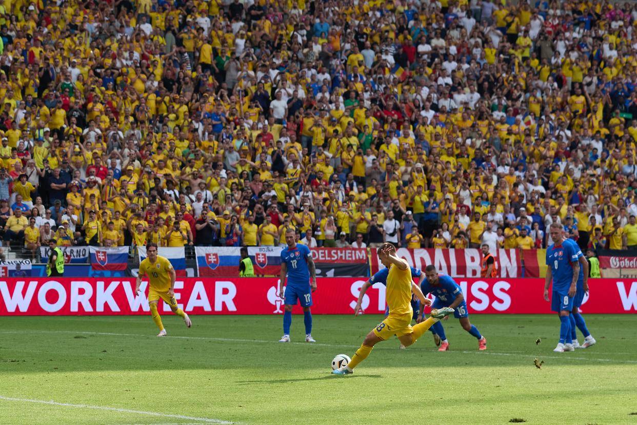 半岛官方体育登录入口-捷克队在欧锦赛资格赛中击败斯洛伐克