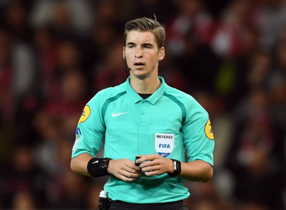 半岛体育登入-巴基利斯克蓝军狂揽，夺得欧冠桂冠