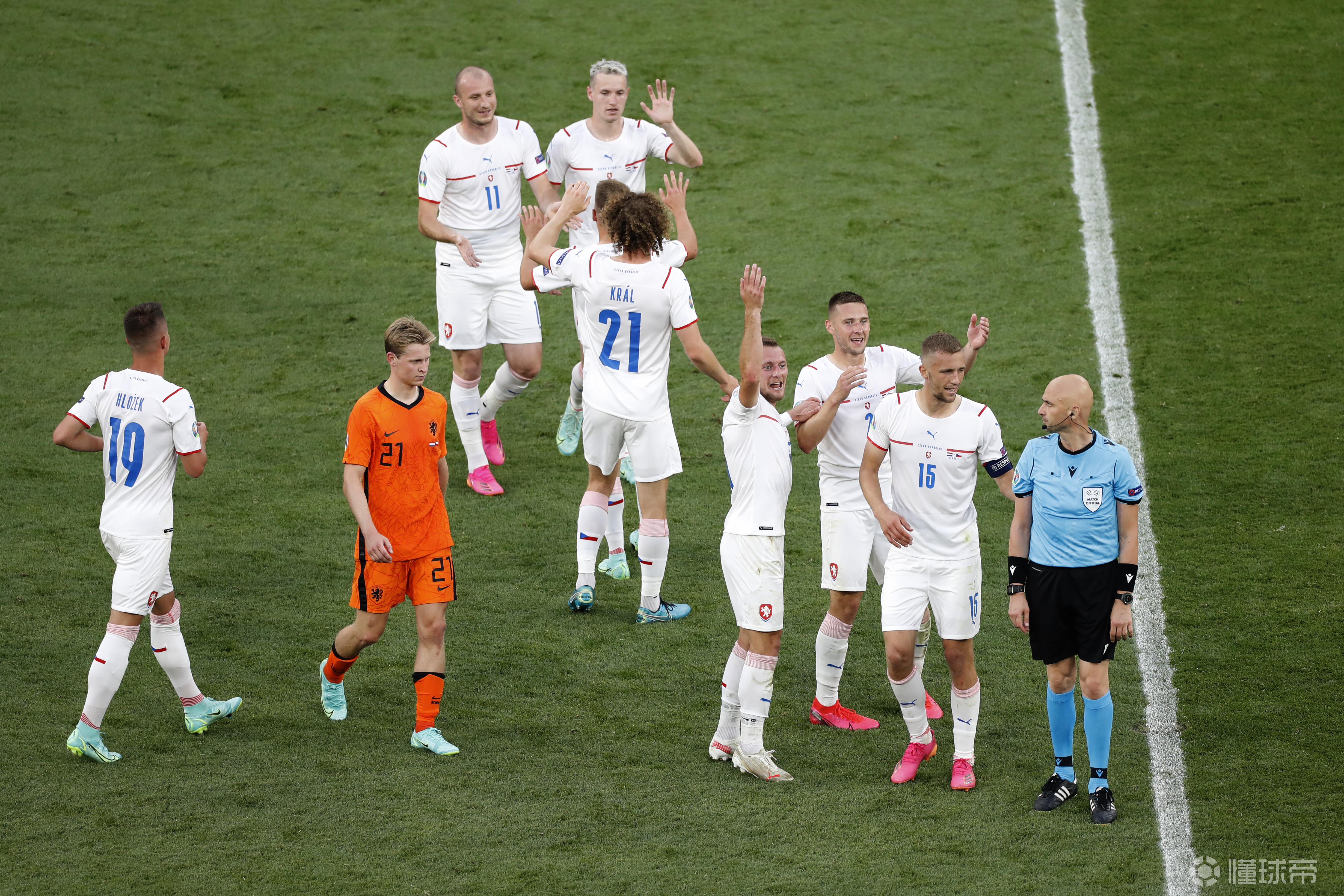 丹麦队凭借团结合作取得压倒性胜利,晋级的简单介绍 丹麦队凭借团结合作取得压倒性胜利,晋级的简单介绍