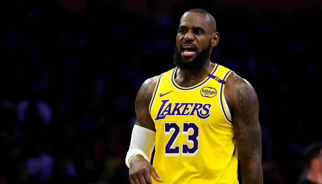 半岛体育官方入口-NBA全明星赛：詹姆斯与字母哥联手大胜